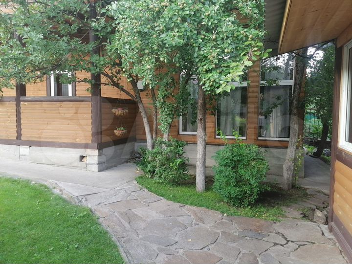 Коттедж 300 м² на участке 10 сот.