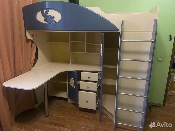 Детская двух ярусная кровать со столом