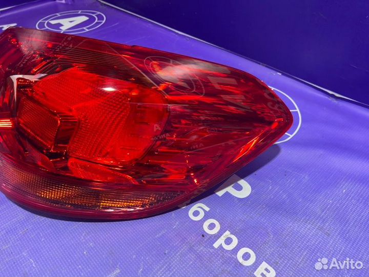 Фонарь правый Opel Astra J A16XER 2012