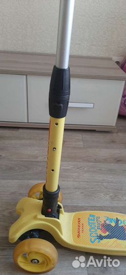 Самокат трехколесный желтый