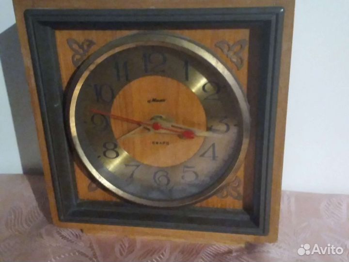 Часы настольные маяк
