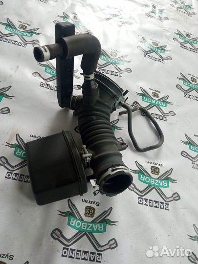 Патрубок воздушного фильтра Toyota Camry