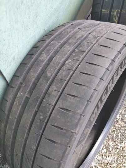 Michelin Pilot Sport 4 245/45 R19 и 275/40 R19 102Y