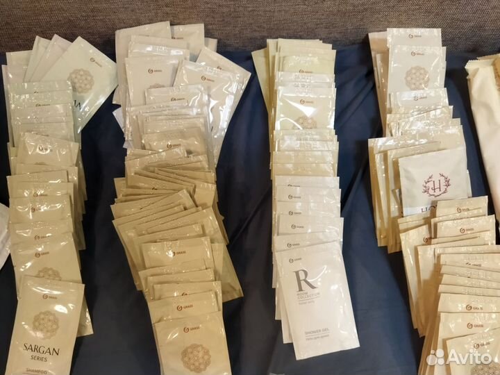 Зубные наборы, шампуни, гели, тапочки одноразовые