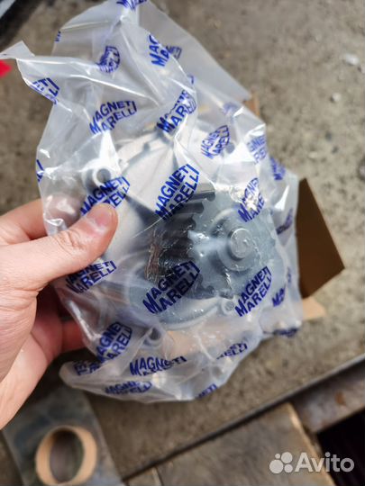 Помпа охлаждения (водяной насос ) Volvo