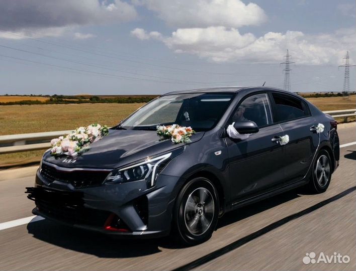 Свадебное украшение на машину