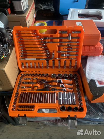 Набор ключей и головок 128 предметов