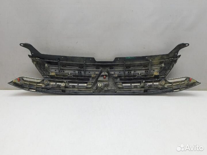 Решетка радиатора Mitsubishi Outlander