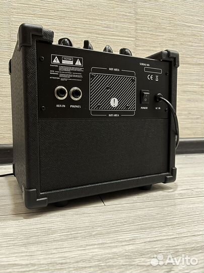 Гитарный комбоусилитель Force 15 dc (10Вт)