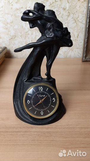 Часы статуэтка