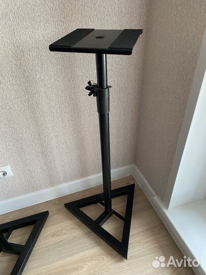 Стойки для студийных мониторов