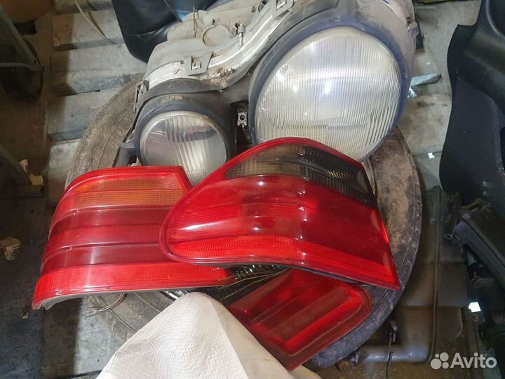 Мерседес 210 3.2- 2.3 автомат бензин по запчас