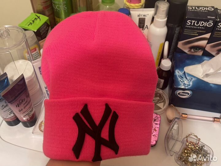 Шапка ярко розовая