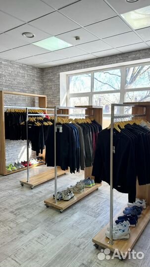 Шоурум дорогой брендовой одежды (Lacoste, Coach.)