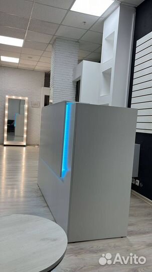 Стойки ресепшн