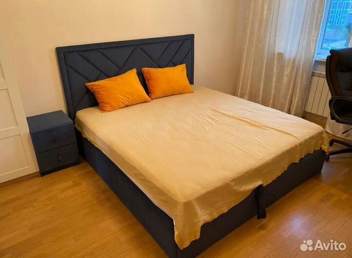 Кровать двухспальная с подъемным механизмом