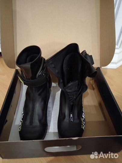 Лыжные ботинки