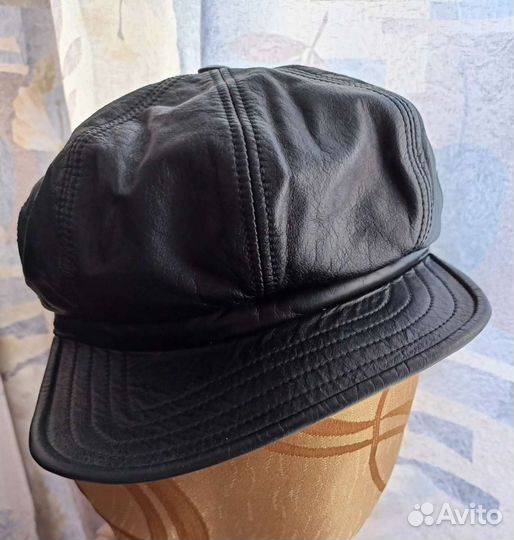 Кепка кожаная женская