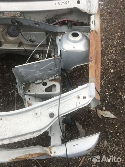 Передняя часть кузова Renault Logan (2005-2014)