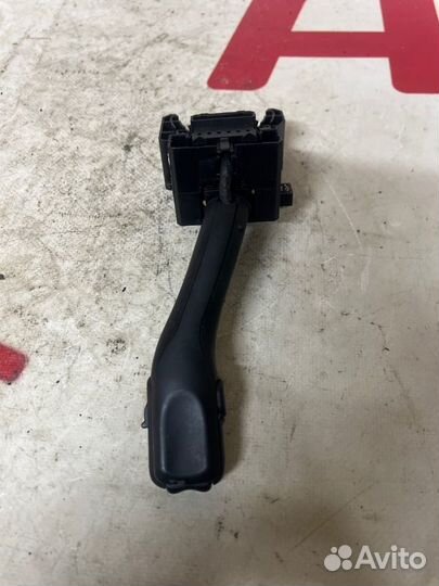 Подрулевой переключатель дворников правый Skoda