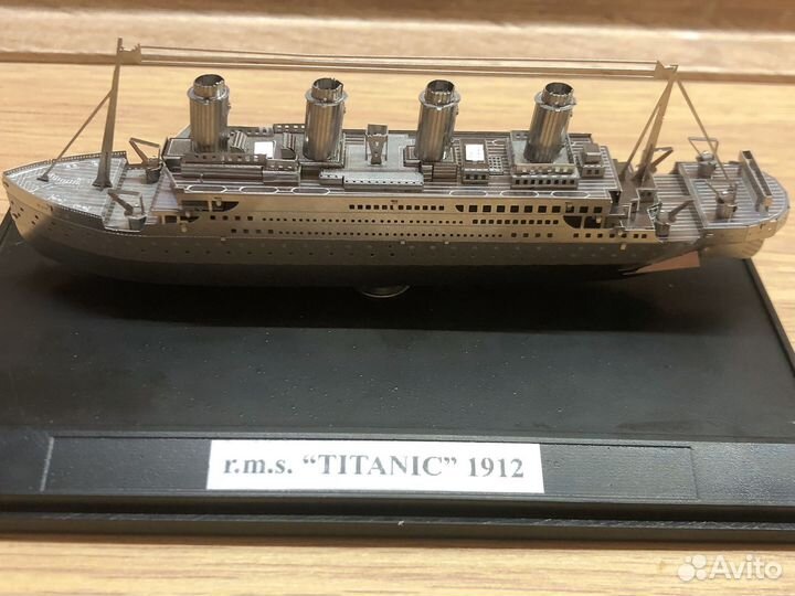 Коллекционная модель Титаник в футляре