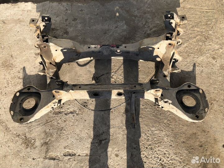 Балка задняя / подрамник задний (Infiniti QX56)