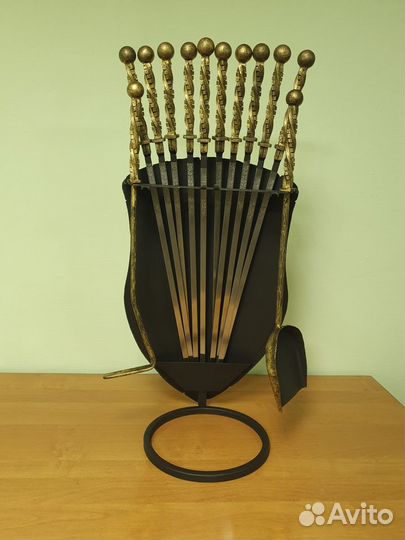 Комплект кованых шампуров с подставкой Щит