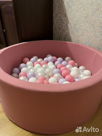 Сухой бассейн с шариками