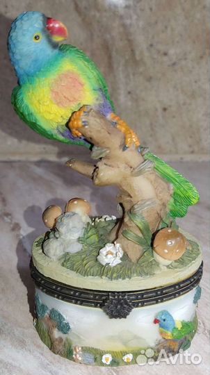 Шкатулка статуэтка