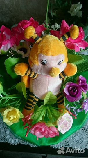 Букет из игрушек пчелка