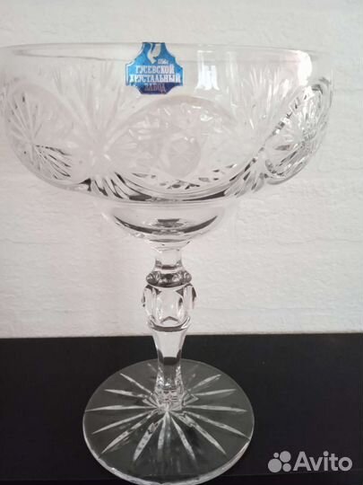 Хрустальная конфетница на ножке