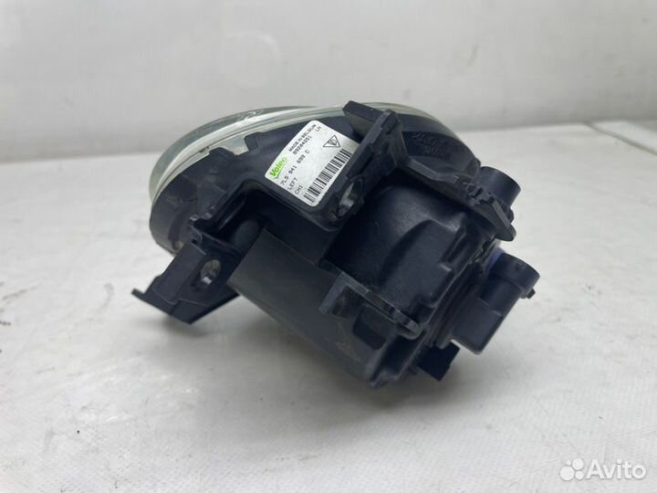 Фара противотуманная левая Volkswagen Touareg 7L