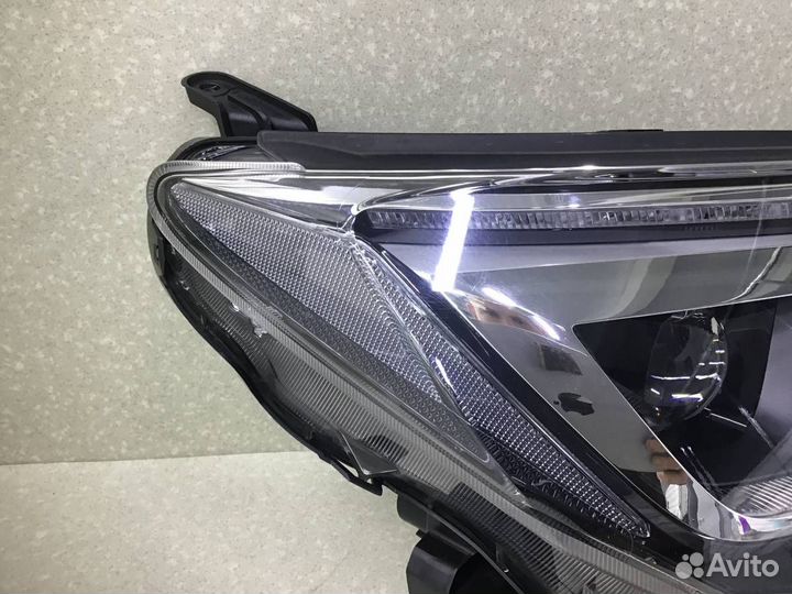 Фара правая Toyota Rav 4 (A40) 2013 8114542680