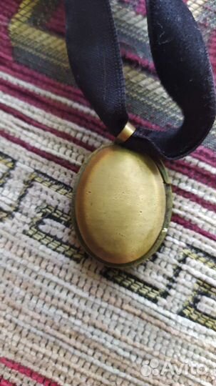 Колье медальон с секретом