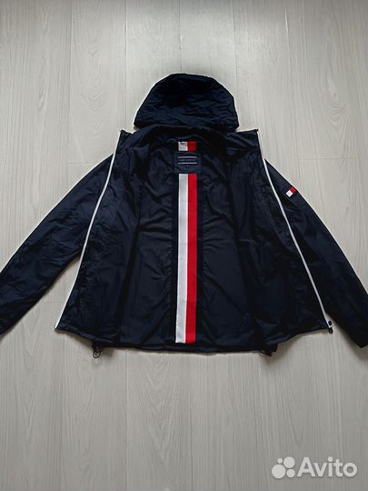 Лёгкая куртка / ветровка Tommy Hilfiger (оригинал)