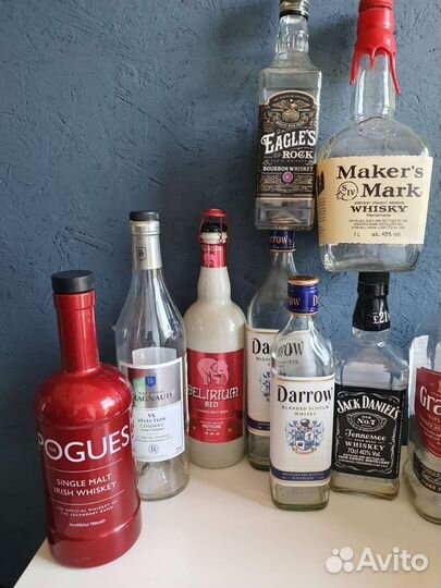 Пустые бутылки из под алкоголя