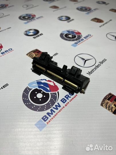 Петля лючка бензобака E34 E32 крепление