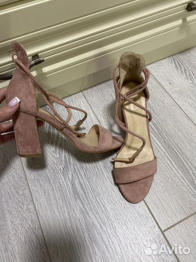 Босоножки женские