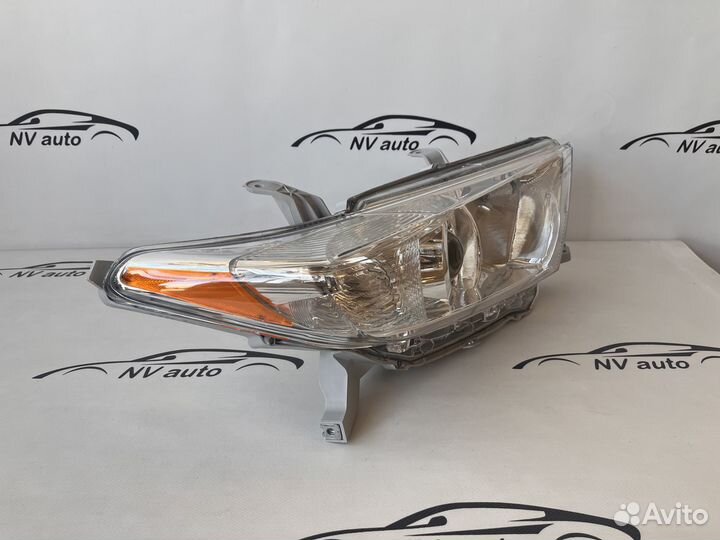 Toyota highlander 2 фара правая галоген 10-13