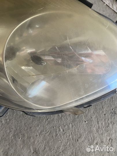 Фара toyota vitz
