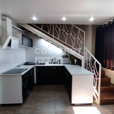 4-к. квартира, 90 м², 3/3 эт.
