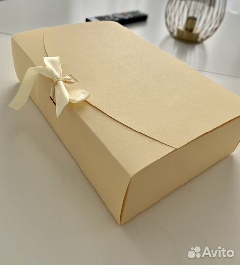 Подарочная коробка