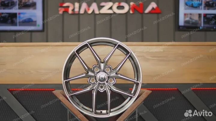 Литой диск HRE R17 5x105