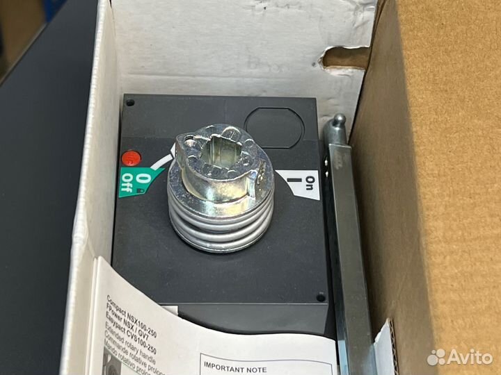 Schneider LV429338 Рукоятка поворотная новая, 2 шт