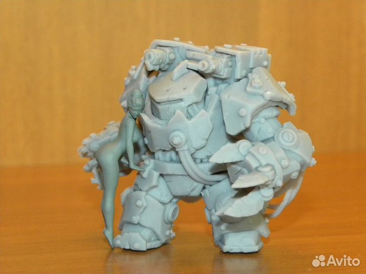 Фигурки роботов и людей