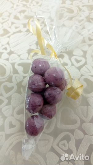 Конфеты драже орехи и ягоды в натуральном шоколаде