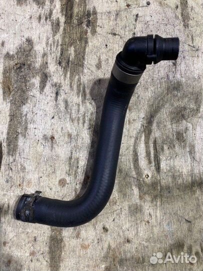 Патрубок системы охлаждения Mercedes-Benz E-Class