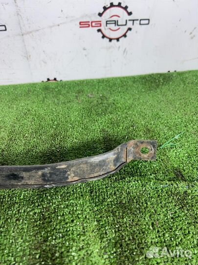 Крепление топливного бака правое Toyota Celica