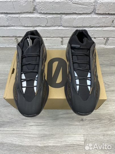 Кроссовки Adidas Yeezy Boost 700 v3