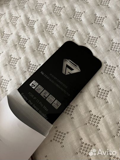 Защитное стекло на iPhone 13 pro max
